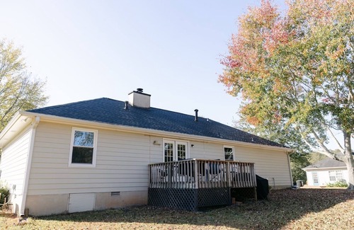 Watkinsville House | Peaceful neighborhood retreat minutes from downtown watkinsville and wire park.