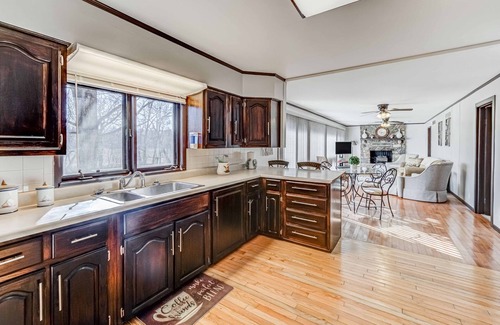 Buffalo House | Peaceful Niangua River Retreat