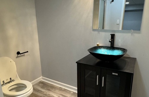 Buffalo House | Peaceful one bedroom in university district