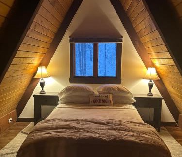 Lanesville House | Peaceful Peaks Cabin