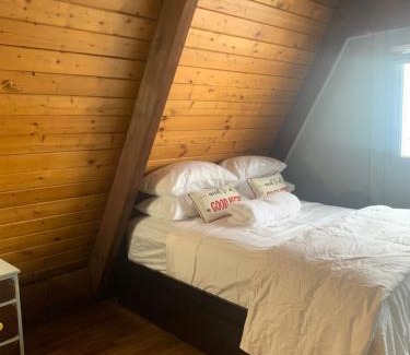 Lanesville House | Peaceful Peaks Cabin