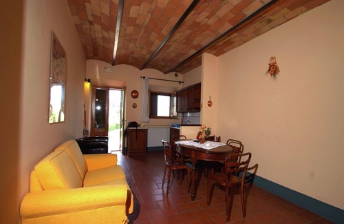 Gallina Apartment | Peaceful Pienza Garden Escape
