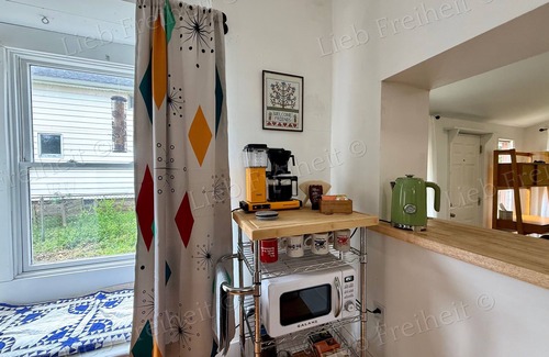 West Main HIll House | Peaceful Premium Luxury furnished, 30 day min