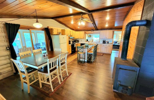 Brimson Cabin | Peaceful & Private Log Cabin Lake House