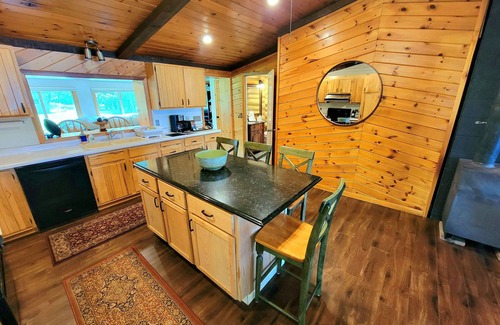 Brimson Cabin | Peaceful & Private Log Cabin Lake House
