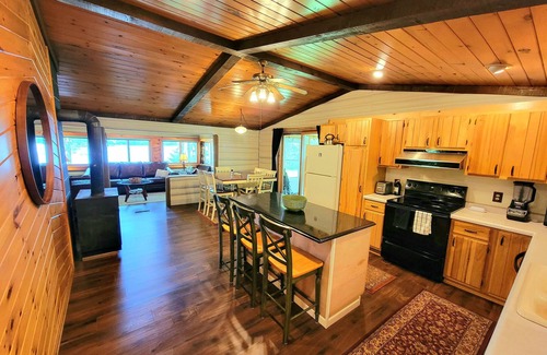 Brimson Cabin | Peaceful & Private Log Cabin Lake House