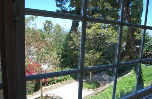 Sherman Oaks Apartment | Peaceful, Private & Secure Guest House/Apt In Sherman Oaks Foothills.