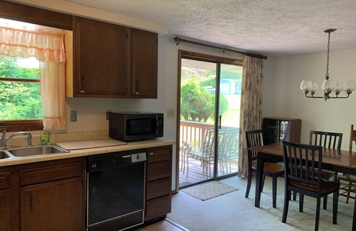Duncansville House | Peaceful Puzzletown, come enjoy the quiet at the foot of the mountains.