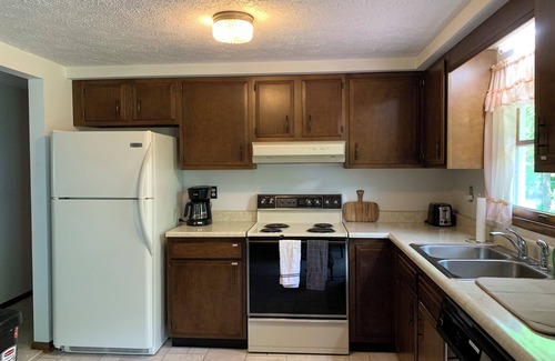 Duncansville House | Peaceful Puzzletown, come enjoy the quiet at the foot of the mountains.