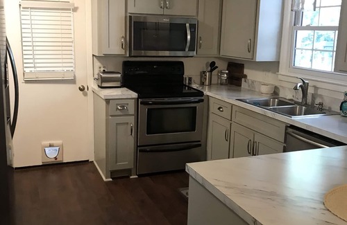 Oak Grove House | Peaceful ranch home close to downtown