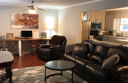 Oak Grove House | Peaceful ranch home close to downtown