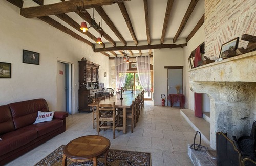 Mauvieres Cottage | Peaceful Renovated Farmhouse: 6 Bedrooms, Private Terrace, in Berry Heart, Near Le Blanc