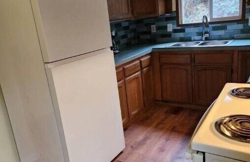 Coos Bay Apartment | Peaceful Retreat hike to parkn