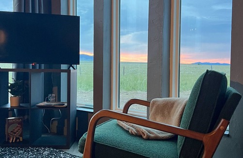 Dillon Cabin | Peaceful Retreat: Modern, Moody, w/Mountain Views, Covered Deck + Firepit