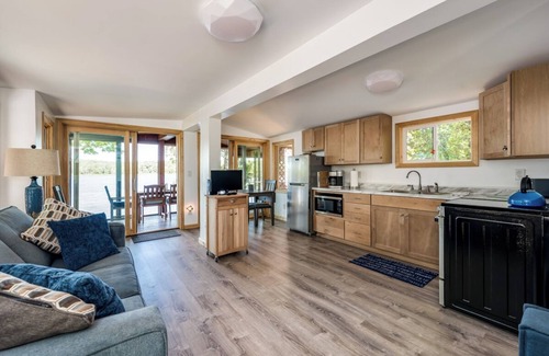 Gilmanton House | Peaceful retreat on the shores of Shellcamp Pond