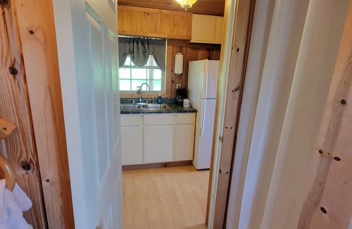 Springfield Cabin | Peaceful retreat on the historic 1794 Litsey estate near Springfield, Kentucky.