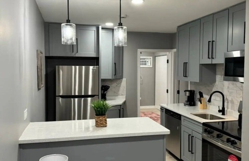 Franklin Park Apartment | Peaceful Retreat: 10Mins to Airport, Free Parking
