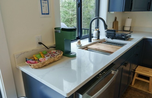Bruceton Mills Cabin | Peaceful Riverside Cabin with Hot Tub. Near WVU & Cheat Lake. Sleeps 10