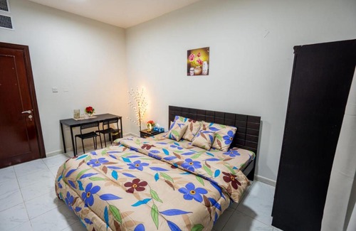 Mussafah House | Peaceful Room for Family or Couples