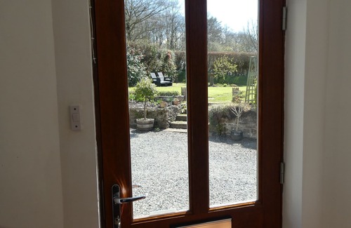Rosevine Cottage | Peaceful Rural Location Set Within 5 Acres Of Pasture and Woodland, pet friendly