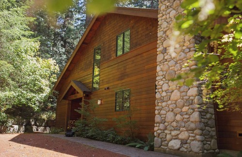Lummi Island House | Peaceful Seaside-Woodland Escape