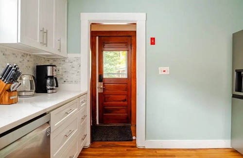 Commonwealth Condo | Peaceful, Spacious 2BR Condo in Allston Boston, Close to Harvard/BC/BU + Parking