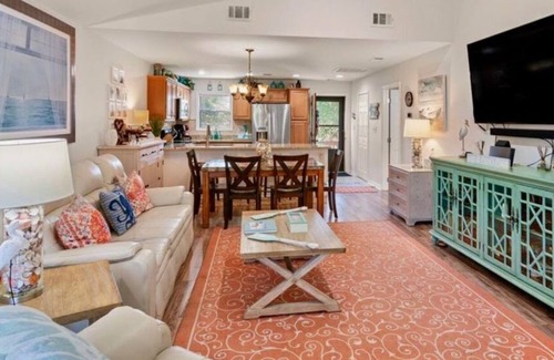 Saint Simons Island Condo | Peaceful Tides - A Beautifully updated Harbour Oaks Condo close to everything!