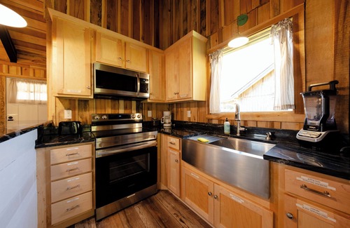 Smithville Cabin | Peaceful Tiny Creekside Cabin Near RockIslandStatePark and CenterHillLake