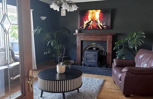 Malahide House | Peaceful twin en-suite room in a cozy Guest House, close to Malahide Castle and Dublin Airport