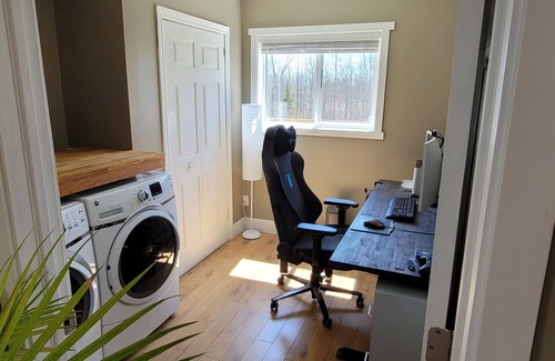 Georgian Bay Cottage | Peaceful Upscale Muskoka Cottage, 3 Bedrooms, Hot Tub, WiFi, Satellite