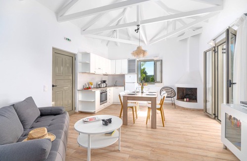 Messinia House | Peaceful villa built with privacy in mind