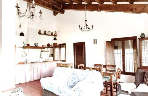 Monesterio Villa | Peaceful villa in Monesterio with private pool