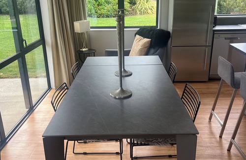 Lake Hawea House | Peaceful warm and sunny beautifully furnished half an acre 7 mins walk to lake