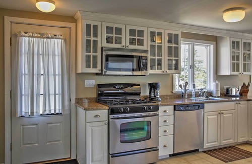 Freeport Apartment | Peaceful Waterfront Apt w/Deck, 22 Mi to Portland