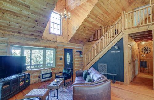 Whitley City House | Peaceful Whitley City Cabin on 10 Wooded Acres!