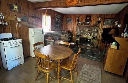 Ingalls Cabin | Peaceful Wooded Retreat on Lake Ann
