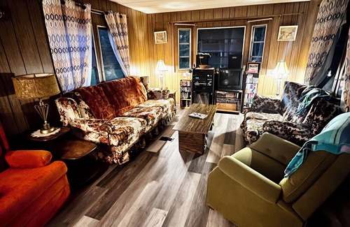 Ingalls Cabin | Peaceful Wooded Retreat on Lake Ann