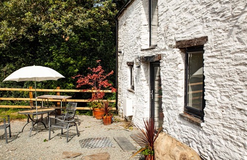 Nevern Cottage | Peacefull Farm Getaway For Two