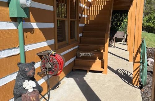 Sayler Park Cabin | Peacefully loving retreat!nCabin in charming Lawrenceburg.n