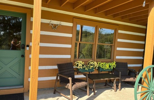 Sayler Park Cabin | Peacefully loving retreat!nCabin in charming Lawrenceburg.n