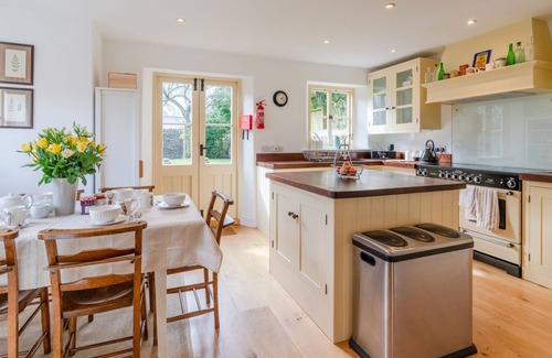 Ampney Crucis Cottage | Peach Cottage, near Cirencester, family friendly