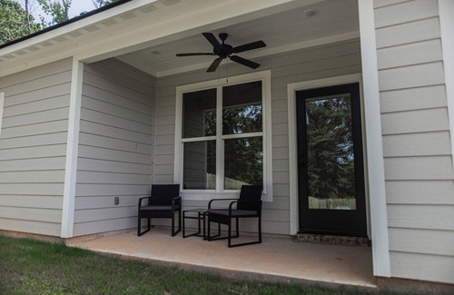 Ruston House | PeachyPointe- New-Cute&Cozy-3Bedroom- Sleeps 6-Fenced In backyard-NearLaTech!