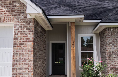 Ruston House | PeachyPointe- New-Cute&Cozy-3Bedroom- Sleeps 6-Fenced In backyard-NearLaTech!