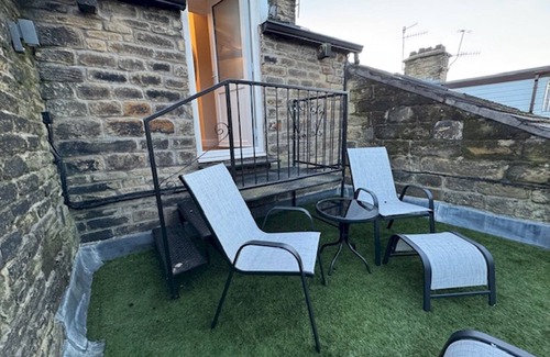 Padfield Apartment | Peak District Haven | Scenic Glossop Retreat | Pass the Keys