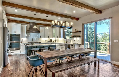 Montgomery Estates Cabin | PeakView: Air Conditioning, Luxury 6br, Hot Tub Game Room, Theater, Bar, Near Lake, Heavenly, Hiking