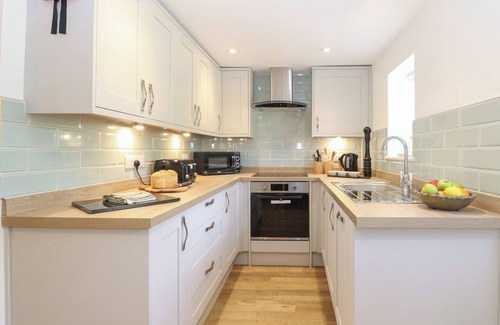 Swaffham Cottage | PEAR TREE COTTAGE, pet friendly, with a garden in Swaffham