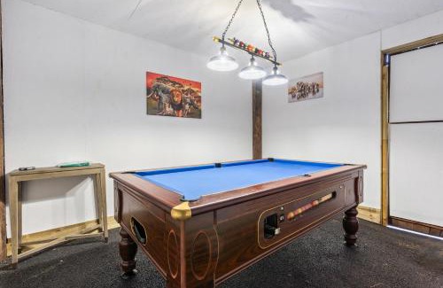 Denstone House | Pear Tree Cottage Pool Table 15mins drive to Alton Towers