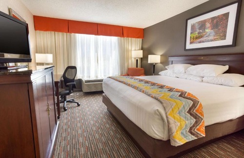 Terre Haute Hotel | Pear Tree Inn Terre Haute