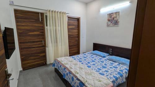 Delhi Apartment | Pearl - 1 BHK Flat Near Beautiful Lake & Golf Course