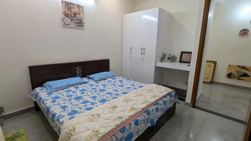 Delhi Apartment | Pearl - 1 BHK Flat Near Beautiful Lake & Golf Course